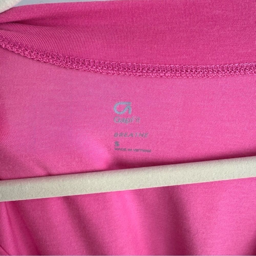GAP Pink V-Neck Women's Top size Small - Picture 4 of 5